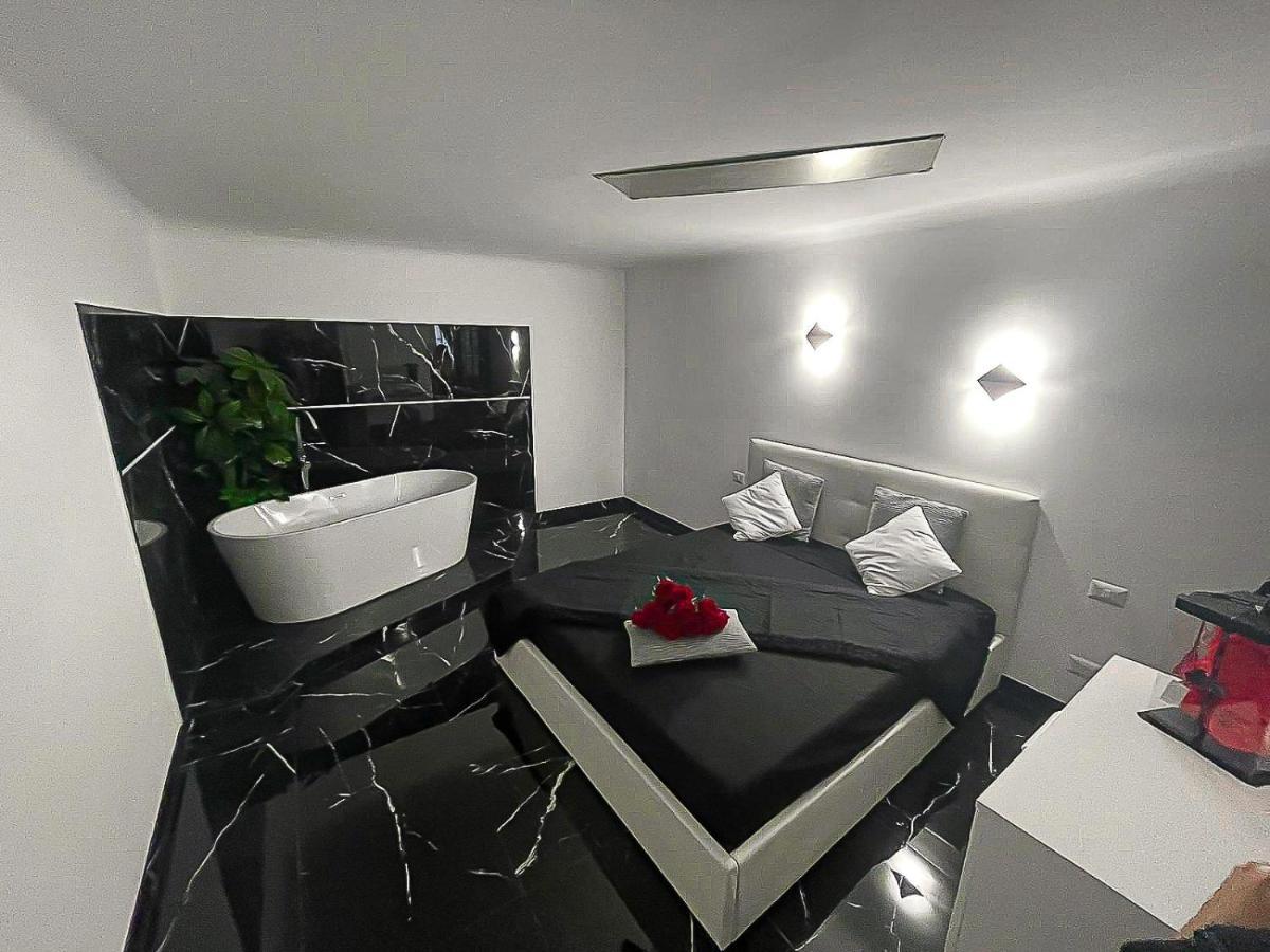 The Marble House Apartment Bari Exterior foto