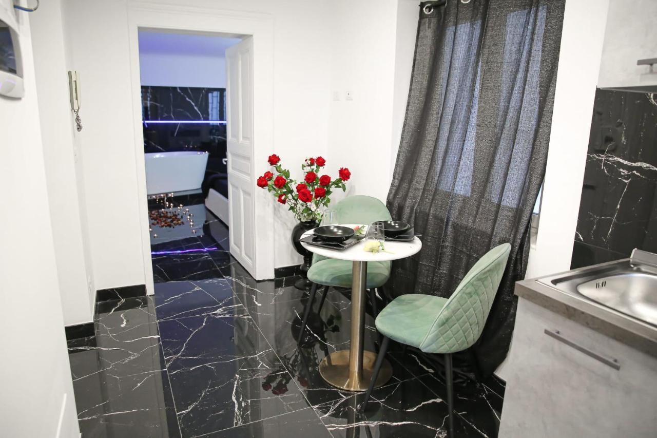 The Marble House Apartment Bari Exterior foto